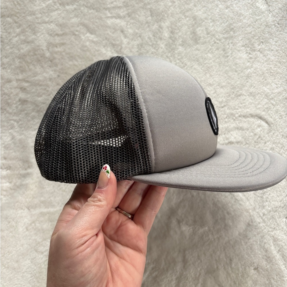 Volcom SnapBack - Picture 2 of 4